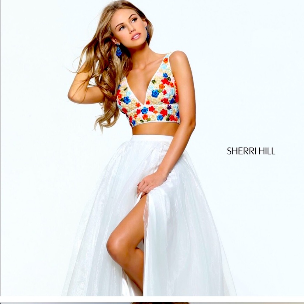 NWT SHERRI HILL EMBROIDERED FLORAL TWO PIECE, SIZE 2
